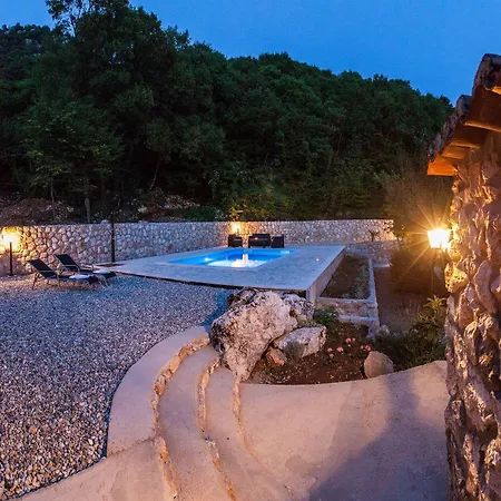Rustikales Steinhaus Mit Privatpool, Grill, Terrasse, Liegen, Aussendusche Vikendica