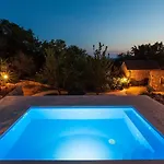 Rustikales Steinhaus Mit Privatpool, Grill, Terrasse, Liegen, Aussendusche Casa de Férias *