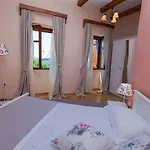 Rustikales Steinhaus Mit Privatpool, Grill, Terrasse, Liegen, Aussendusche Casa de Férias *
