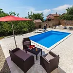 Rustikales Steinhaus Mit Privatpool, Grill, Terrasse, Liegen, Aussendusche * Grižane