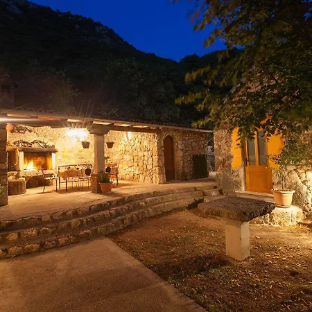 Rustikales Steinhaus Mit Privatpool, Grill, Terrasse, Liegen, Aussendusche *