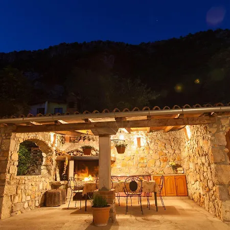 Rustikales Steinhaus Mit Privatpool, Grill, Terrasse, Liegen, Aussendusche *