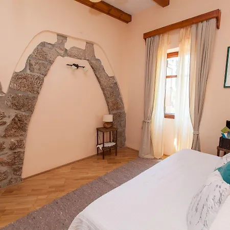 Rustikales Steinhaus Mit Privatpool, Grill, Terrasse, Liegen, Aussendusche Дом отдыха Grizane-Belgrad