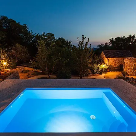 Rustikales Steinhaus Mit Privatpool, Grill, Terrasse, Liegen, Aussendusche Дом отдыха *