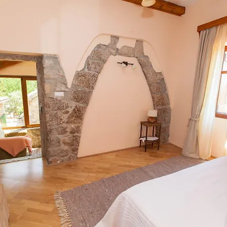 Rustikales Steinhaus Mit Privatpool, Grill, Terrasse, Liegen, Aussendusche Дом отдыха Grizane-Belgrad