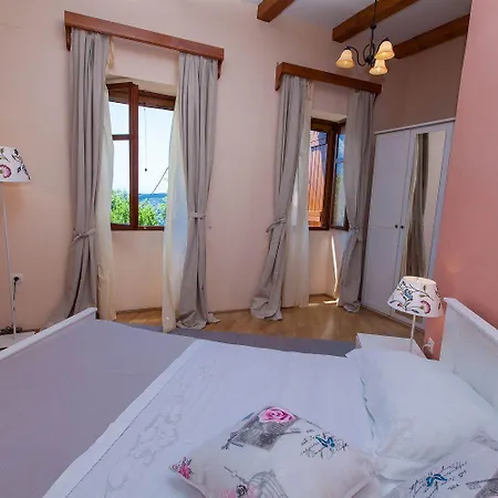Rustikales Steinhaus Mit Privatpool, Grill, Terrasse, Liegen, Aussendusche Дом отдыха *