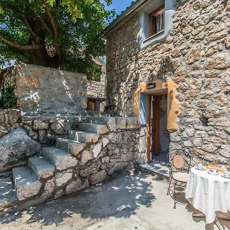 Rustikales Steinhaus Mit Privatpool, Grill, Terrasse, Liegen, Aussendusche * Grižane