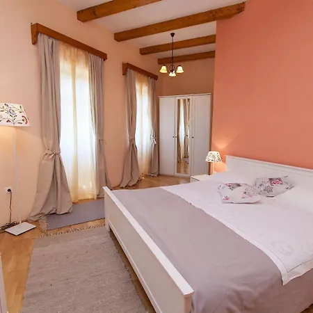Rustikales Steinhaus Mit Privatpool, Grill, Terrasse, Liegen, Aussendusche * Grizane-Belgrad