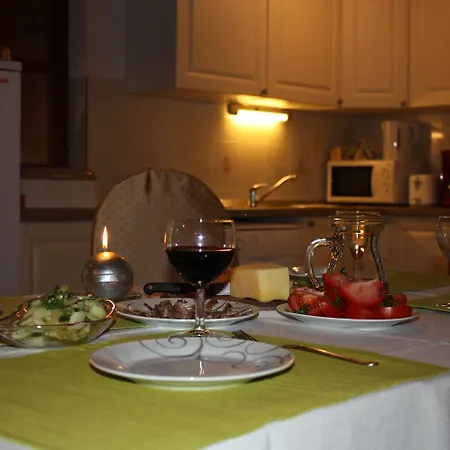 Holiday home Rustikales Steinhaus Mit Privatpool, Grill, Terrasse, Liegen, Aussendusche