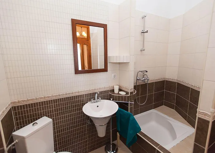 Hébergement de vacances Rustikales Steinhaus Mit Privatpool, Grill, Terrasse, Liegen, Aussendusche