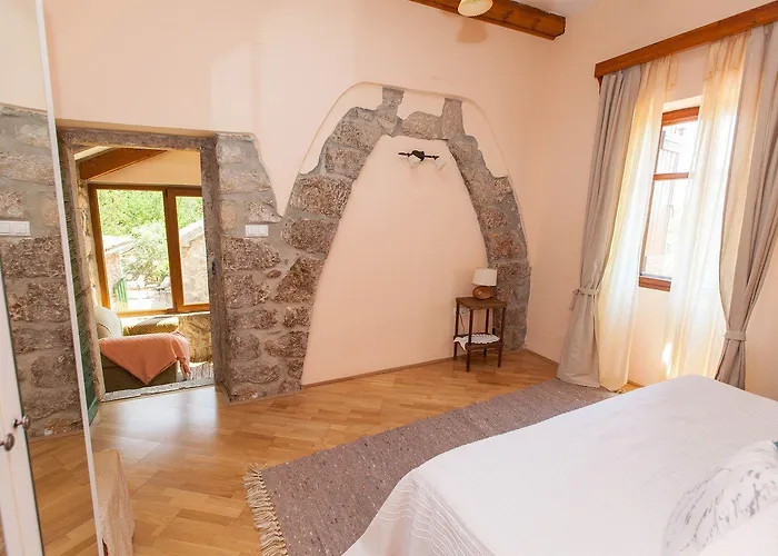 Rustikales Steinhaus Mit Privatpool, Grill, Terrasse, Liegen, Aussendusche Hébergement de vacances Grižane