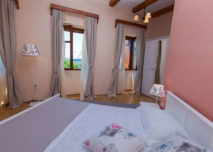 Rustikales Steinhaus Mit Privatpool, Grill, Terrasse, Liegen, Aussendusche Hébergement de vacances *