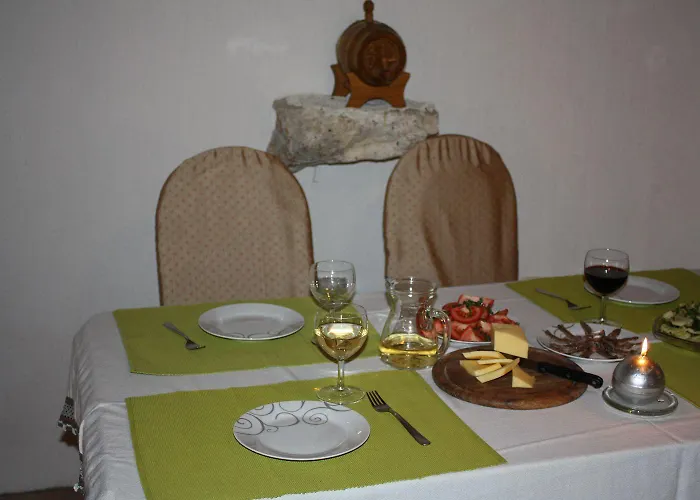 Rustikales Steinhaus Mit Privatpool, Grill, Terrasse, Liegen, Aussendusche Hébergement de vacances Grižane