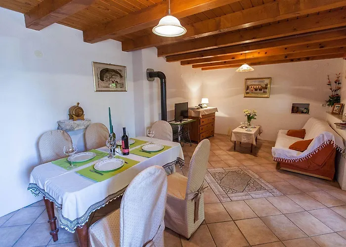 Rustikales Steinhaus Mit Privatpool, Grill, Terrasse, Liegen, Aussendusche Hébergement de vacances Grižane